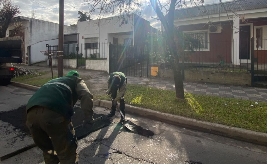 Monte Grande suma nuevas obras de bacheo para mejorar la circulaci&oacute;n en calles clave