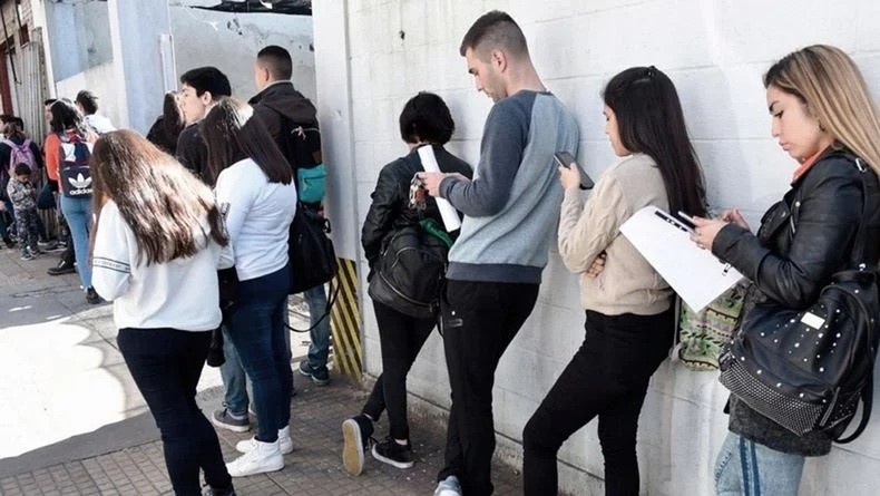 Casi la mitad de los j&oacute;venes argentinos vive en situaci&oacute;n de vulnerabilidad, seg&uacute;n un estudio de la UBA
