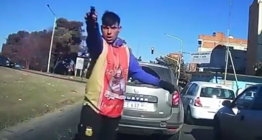 Violento intento de robo en Ciudad Madero: apuntaron con un arma a una conductora en un sem&aacute;foro