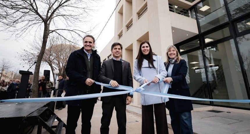 Kicillof inaugur&oacute; una nueva Casa de la Provincia y cruz&oacute; a Milei por el freno a la obra p&uacute;blica