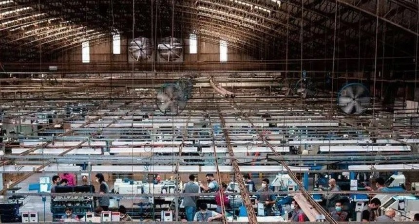 Cierra la &uacute;ltima f&aacute;brica de un proveedor de Nike y Adidas en Argentina y despiden a 150 trabajadores
