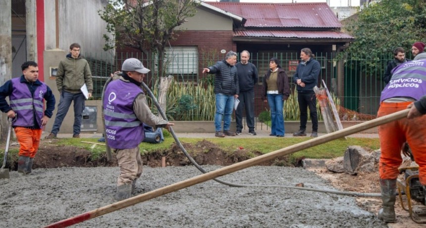 Quilmes avanza con el Plan Municipal de Bacheo y repar&oacute; una calle clave en San Francisco Solano
