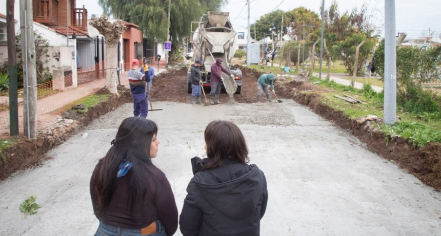 Quilmes avanza con la repavimentaci&oacute;n de calles clave en Bernal