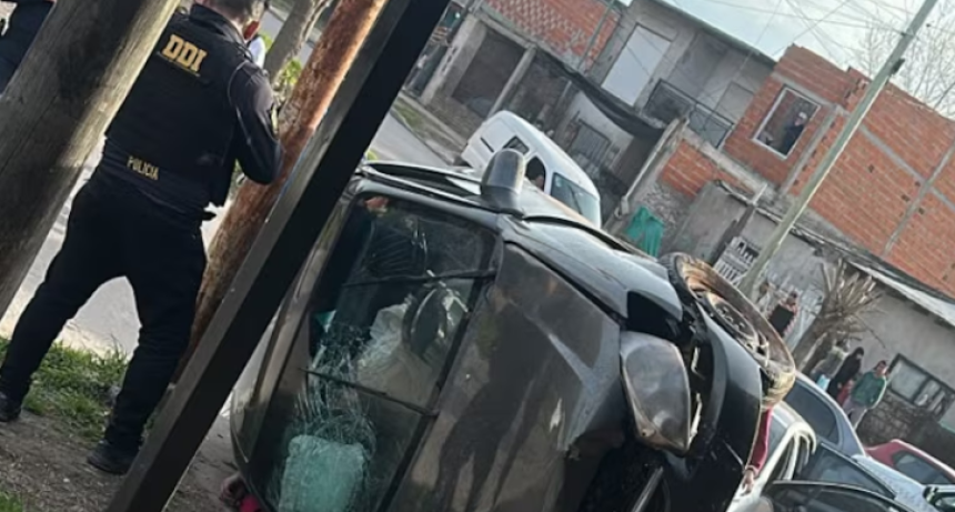 Persecuci&oacute;n fatal en La Matanza: un joven muri&oacute; y otro fue detenido tras chocar y volcar