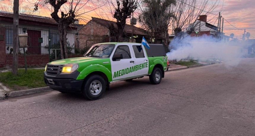 Esteban Echeverr&iacute;a reforz&oacute; la fumigaci&oacute;n contra el dengue en distintos barrios