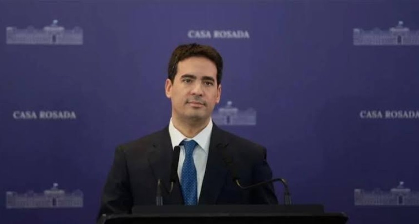 Ravier qued&oacute; expuesto por Malvinas: confundi&oacute; los papeles y ley&oacute; un comunicado de hace siete meses