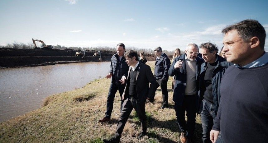 Kicillof supervis&oacute; una obra clave en el R&iacute;o Areco para reducir el riesgo de inundaciones