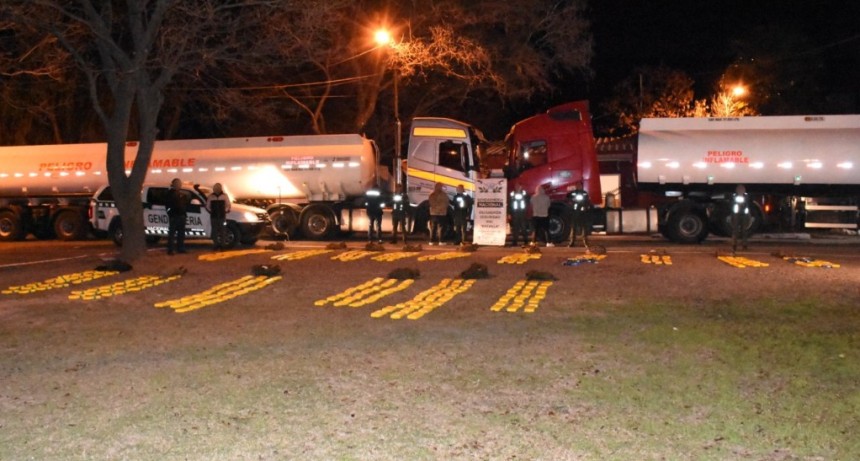 Golpe al narcotr&aacute;fico: secuestran casi 390 kilos de coca&iacute;na ocultos en camiones cisterna y detienen a tres personas