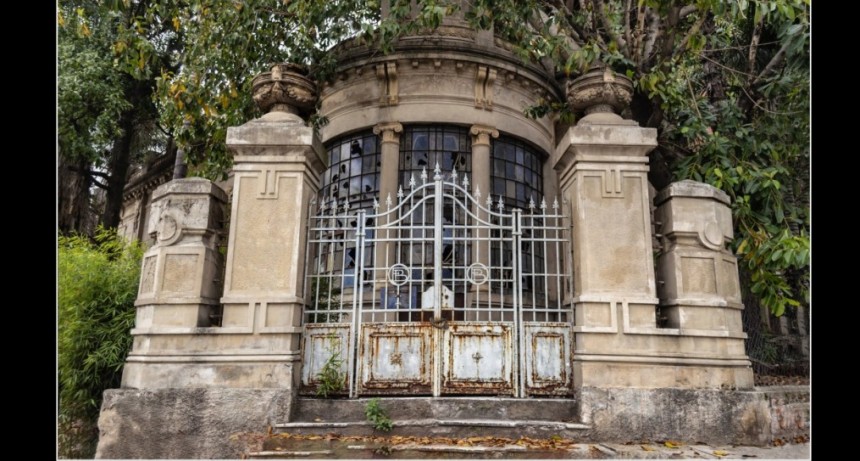Dicen que todas las viejas casas ocultan una historia….,
