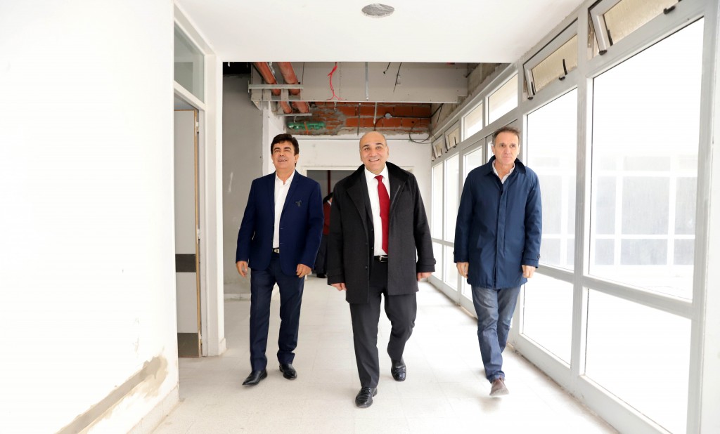 Espinoza, Manzur y Katopodis supervisaron los avances de obra del Hospital  Néstor Kirchner