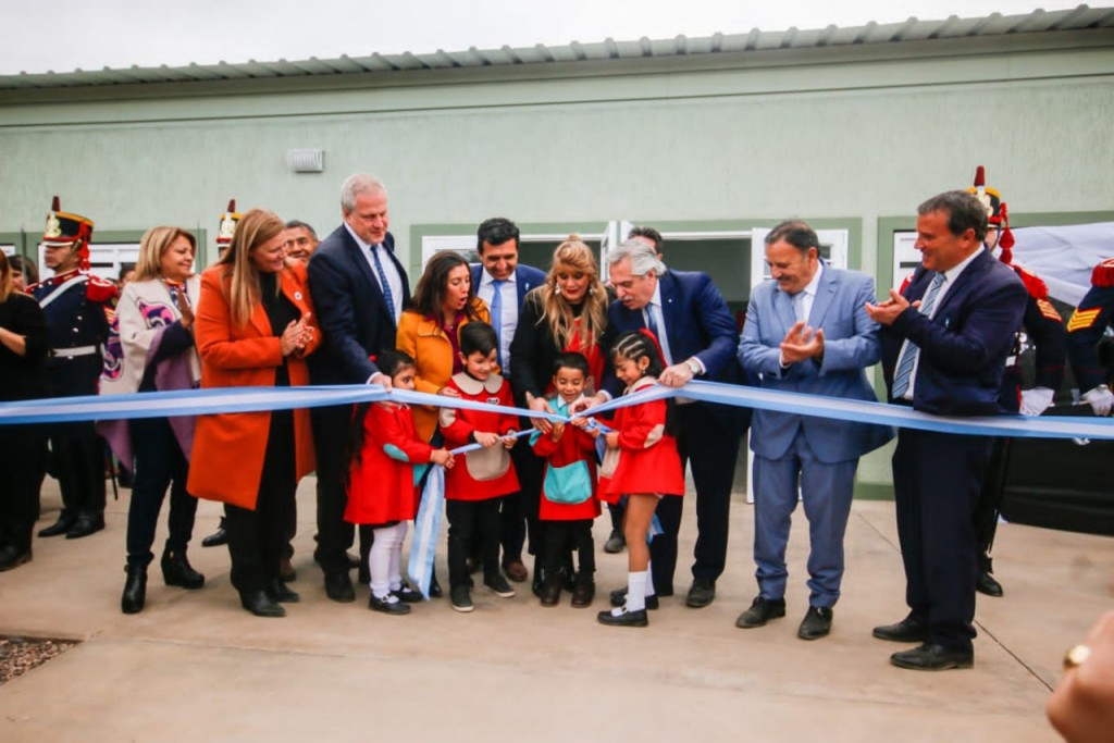 Alberto Fernández y Jaime Perczyk inauguraron un jardín de infantes en La Rioja