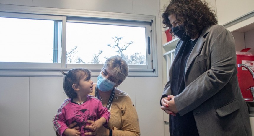 Vizzotti lanzó la campaña de vacunación pediátrica contra la COVID-19 desde los seis meses de edad en el Hospital Garrahan