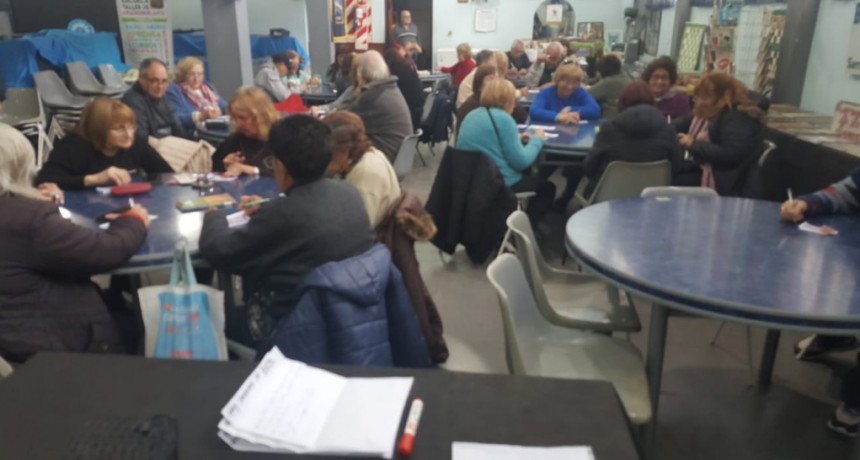 Abuelazo en la Biblioteca Popular Rotaria de Isidro Casanova