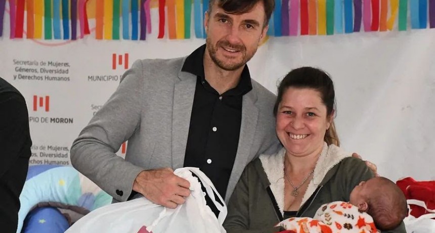 El Municipio entregó más bolsos maternales del programa “1000 Días Morón”