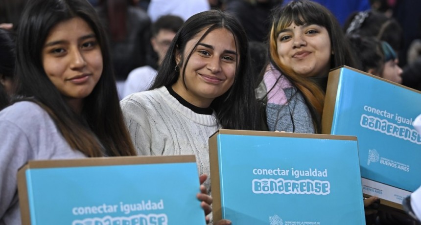 Nueva entrega de netbooks a más de 300 estudiantes de La Matanza