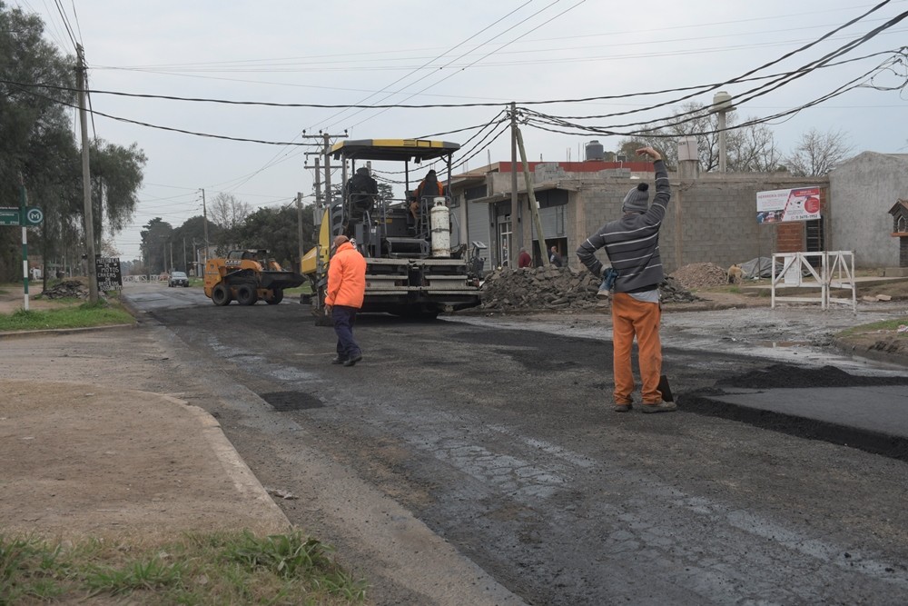 Inician obras de pavimentación en la Av. Constituyentes de Mariano Acosta