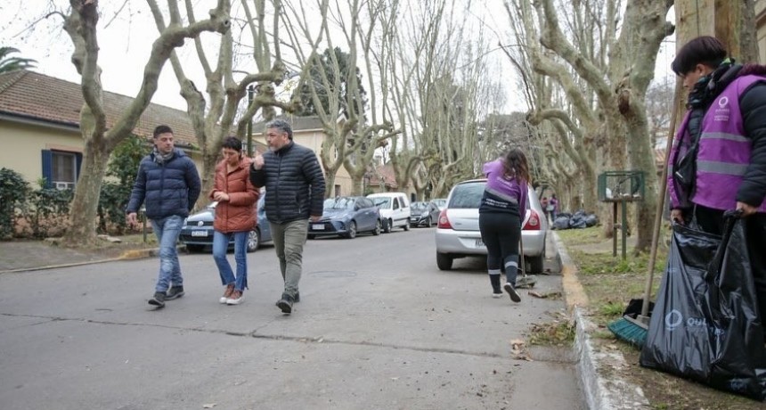 Mendoza Supervisa Operativo Integral de Limpieza en Villa Argentina