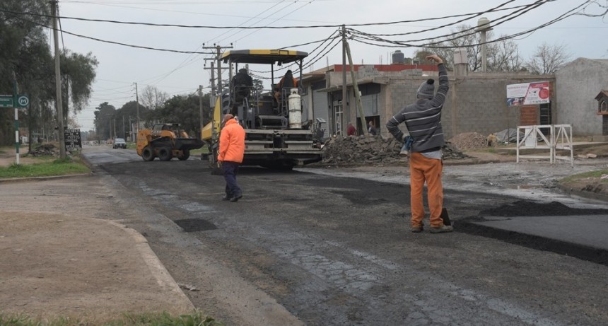 Inician obras de pavimentación en la Av. Constituyentes de Mariano Acosta