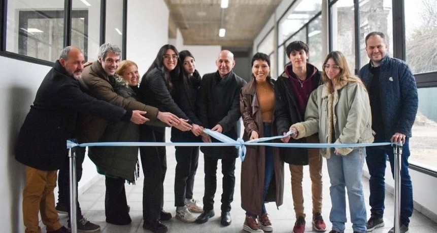 Mayra Mendoza inauguró nuevas instalaciones en el Instituto Superior de Formación Docente y Técnica Nº 24 en Bernal Este