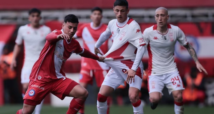 Argentinos Juniors y Huracán igualaron sin goles en un duelo que quedó en deuda