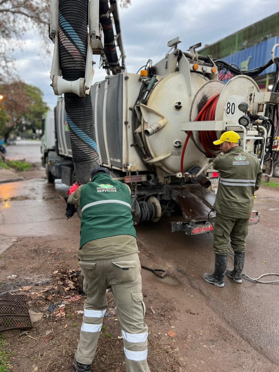 Tras la tormenta, Esteban Echeverría refuerza operativos de limpieza en todos los barrios