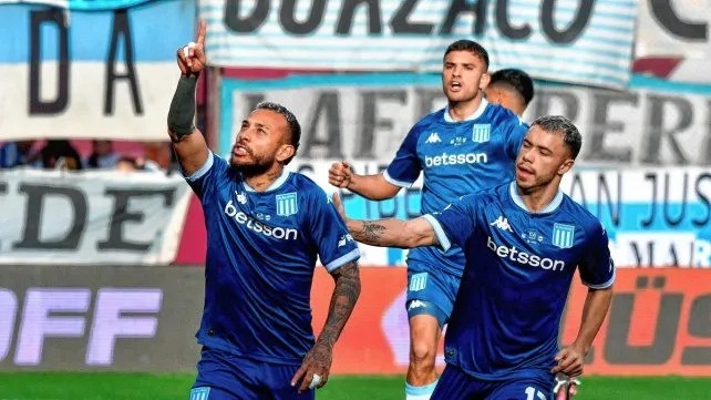 Racing no tuvo piedad con Riestra y ya está entre los ocho mejores de la Copa Argentina
