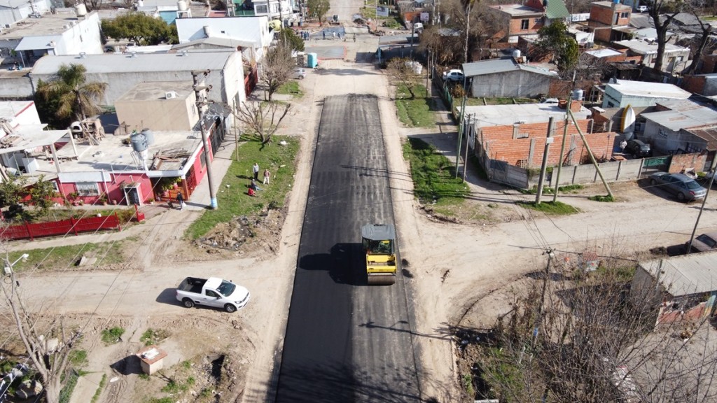 Merlo avanza con la pavimentación de la avenida Argentina y mejora la seguridad vial