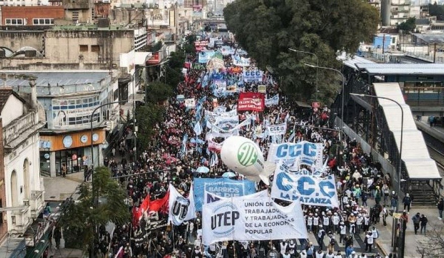 San Cayetano: masiva marcha contra el gobierno y en busca de una unidad todavía frágil