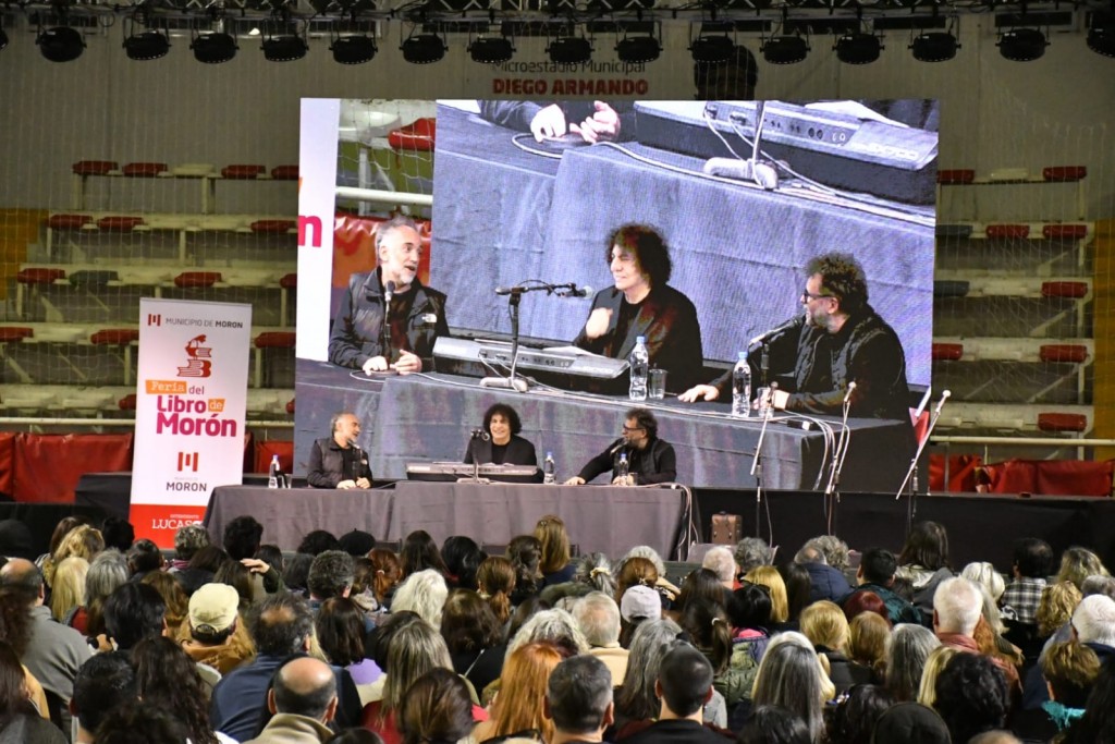 Morón vivió su segunda Feria del Libro con miles de visitantes y un cierre a cargo de Alejandro Dolina
