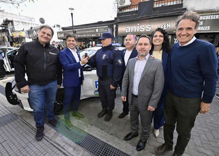 Kicillof refuerza la seguridad en Ituzaingó con nuevos patrulleros y equipamiento