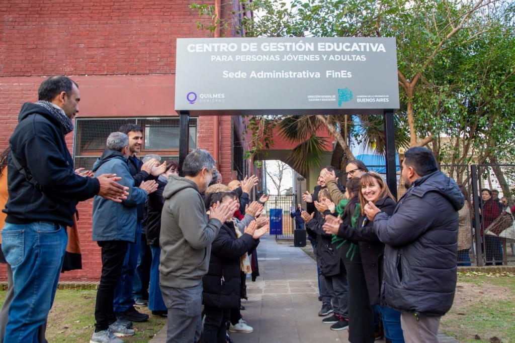 Quilmes inauguró un centro educativo para jóvenes y adultos en el histórico edificio del Normal