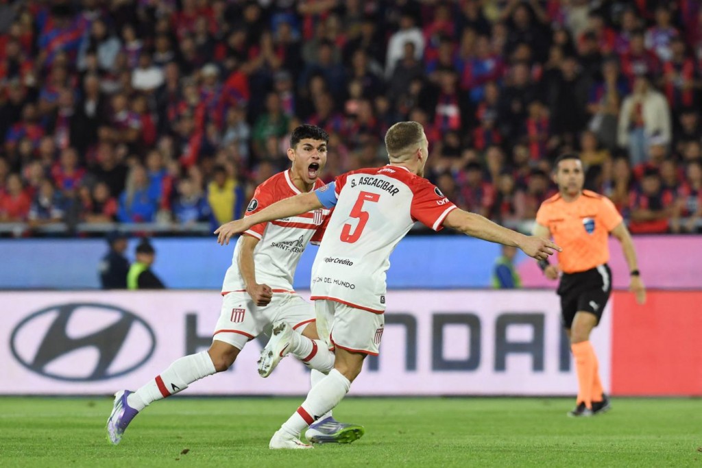 Con un penal polémico en el final, Estudiantes le ganó a Cerro Porteño y se ilusiona en la Libertadores