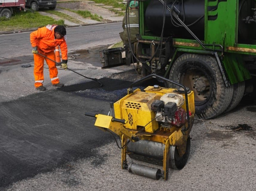 El Jagüel: avanzan las obras de bacheo para mejorar la transitabilidad