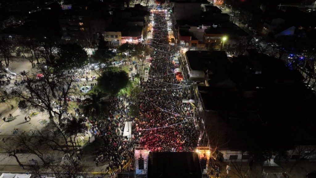 Fiesta multitudinaria en Quilmes: Mayra Mendoza celebró el aniversario de la ciudad con Damas Gratis