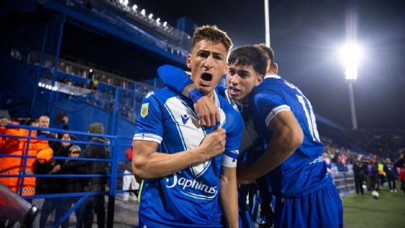 Vélez ganó con dos penales y dejó a Independiente en el fondo de la tabla