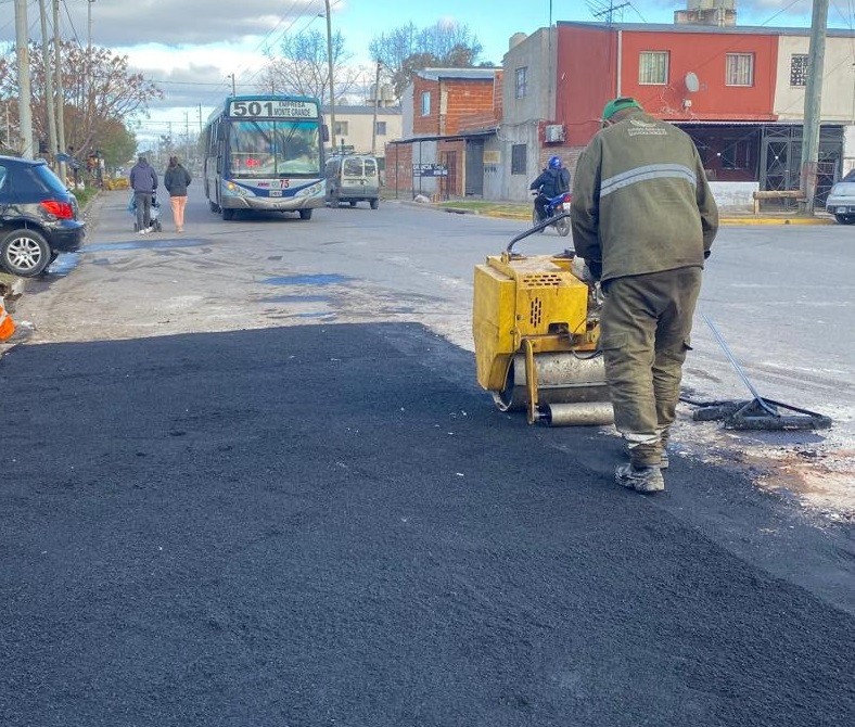 Monte Grande: avanza el plan de bacheo con nuevas obras en el barrio Federal