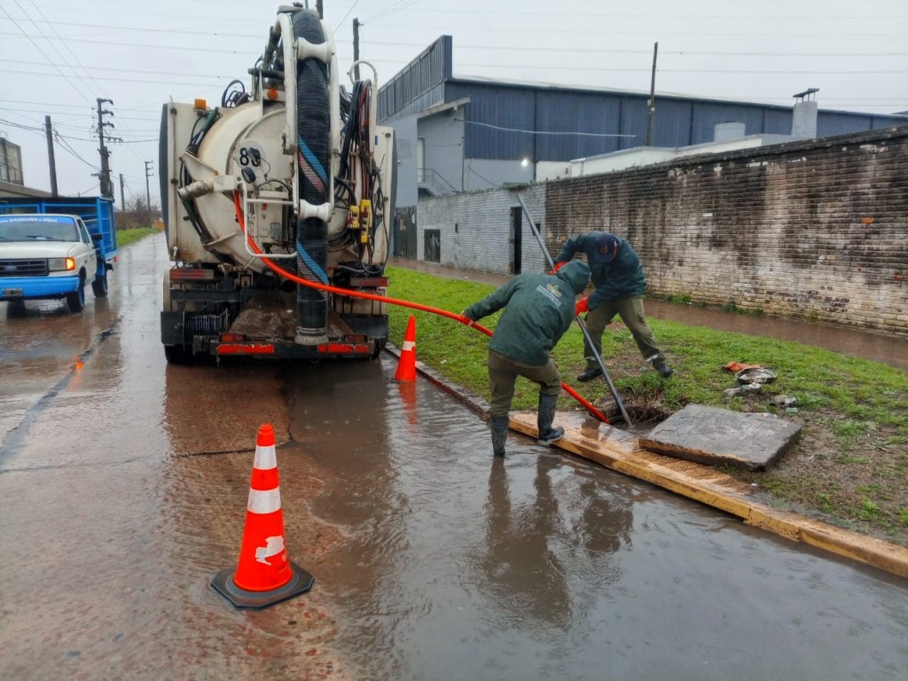 Esteban Echeverría despliega un operativo de limpieza tras las intensas lluvias