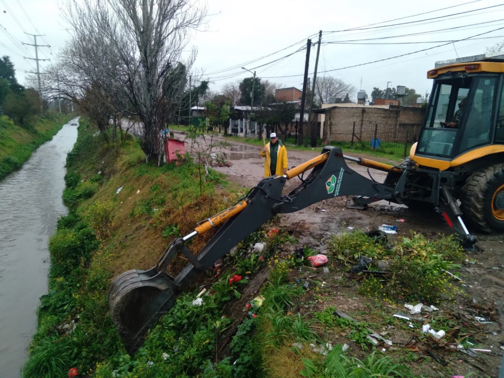 Por la tormenta, Esteban Echeverría intensifica el saneamiento de arroyos y sumideros