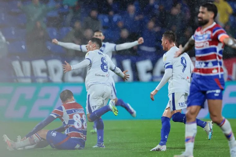 Vélez eliminó a Fortaleza bajo la lluvia y jugará los cuartos de la Libertadores ante Racing
