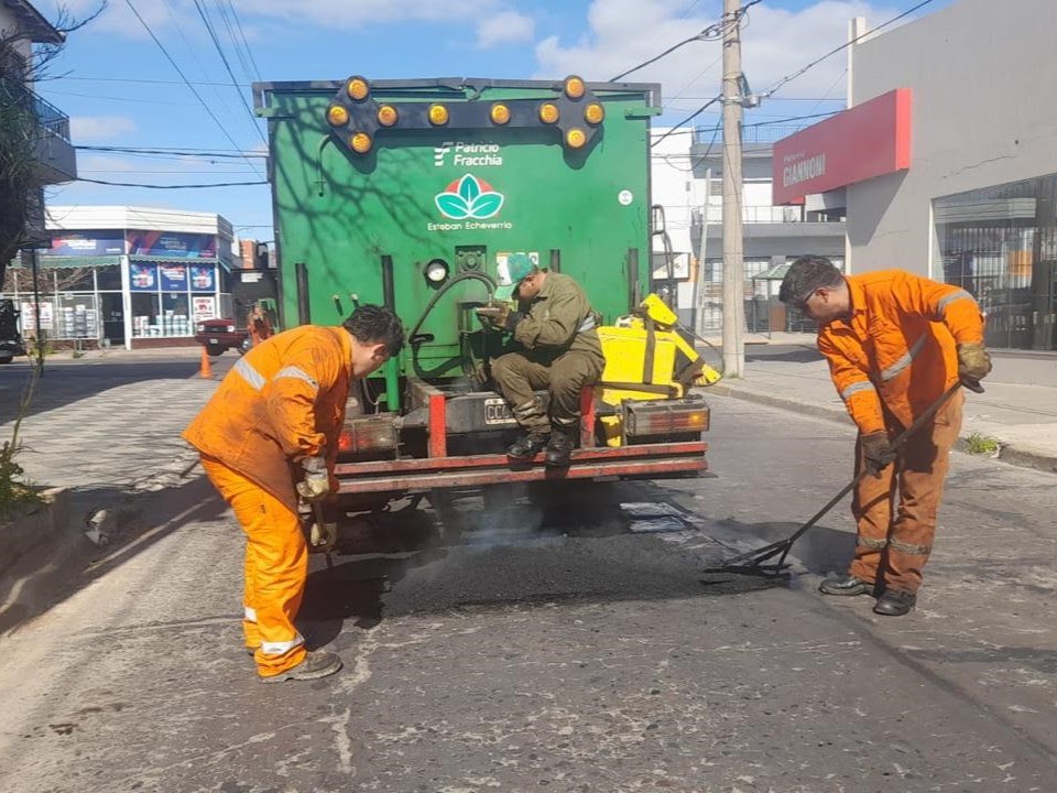 Monte Grande avanza con nuevas obras de bacheo en calles céntricas