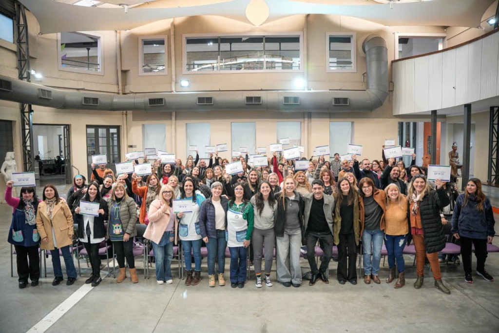 Avellaneda equipó a 35 escuelas primarias con nuevos gabinetes tecnológicos