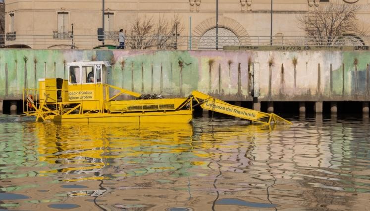 La Ciudad suma un catamarán de última generación y cuadruplica la limpieza del Riachuelo