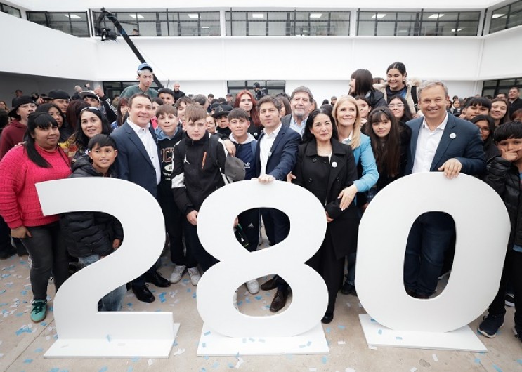 Kicillof y Magario inauguraron la escuela Nº280 y nuevas obras en Florencio Varela