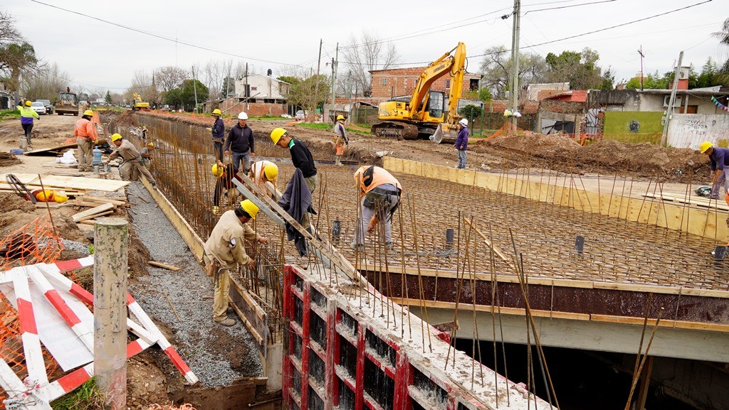 Histórica obra hidráulica en el Arroyo Granaderos: avanza la primera etapa con desagües y pavimento