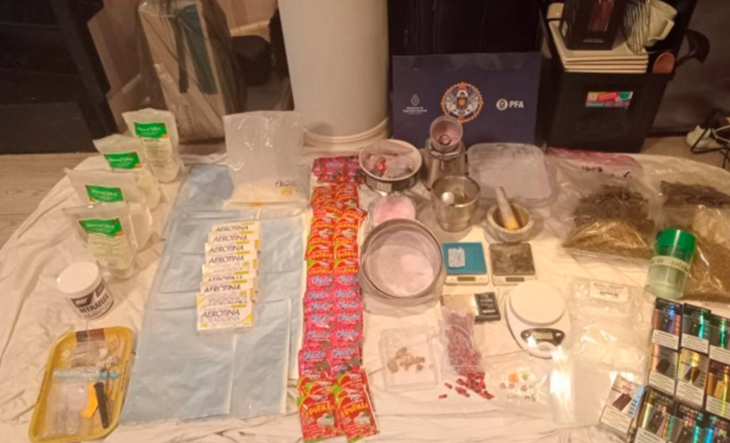 San Justo: incautan drogas de diseño y arsenal de armas, detienen al presunto líder de organización narco