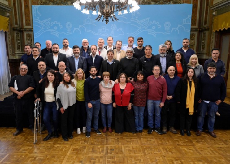 Kicillof se reunió con gremios estatales y cuestionó la política nacional hacia el sector