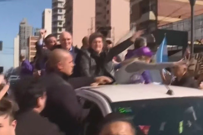 Tensión en Lomas de Zamora: la fallida caravana de Milei terminó con piedrazos y dos detenidos
