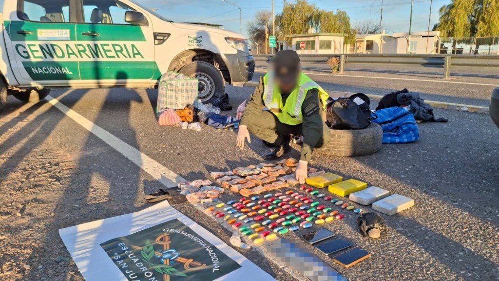 San Juan: incautan más de cinco kilos de cocaína ocultos en una rueda de auxilio y detienen a una pareja