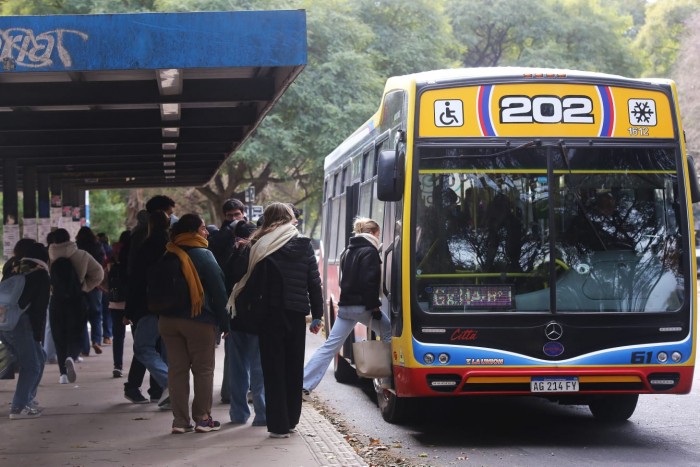 Viajar gratis en colectivo y tren: cómo funcionará el transporte durante las elecciones