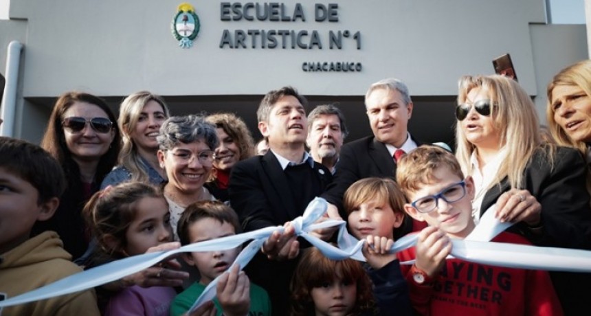 Kicillof inauguró dos nuevos edificios escolares y sumó patrulleros en Chacabuco